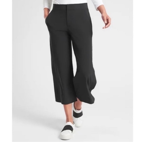 Athleta Pants - Athleta Tribeca Wide leg Cropped Pant Black
Size 10